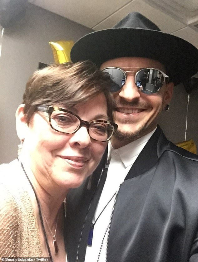Mama Chestera Benningtona prekinula je šutnju o ponovnom okupljanju Linkin Parka s novom pjevačicom Emily Armstrong - i tvrdi da joj nikada nisu rekli za njihovu novu turneju ili glazbu