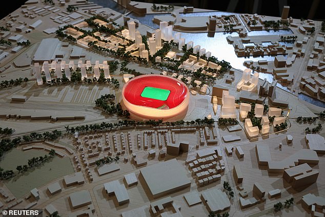 Regeneracija Trafford Parka od strane Manchester Uniteda mogla bi biti vrijedna milijarde za ekonomiju Ujedinjenog Kraljevstva (na slici: prvi nacrti novog Old Trafforda, otkriveni na konferenciji Laburističke stranke)