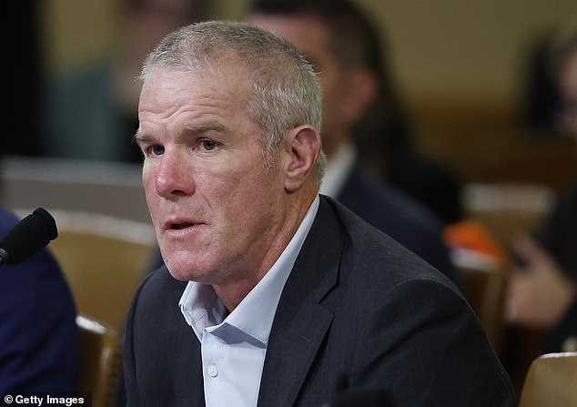 Brett Favre poslao je emotivnu poruku svojoj obitelji i navijačima NFL-a nakon što je otkrio da se bori s Parkinsonovom bolešću