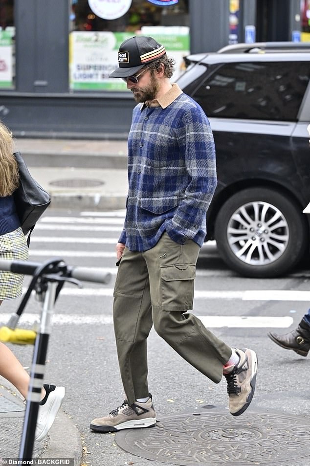 Bradley Cooper je u srijedu viđen u laganoj šetnji ulicama New Yorka