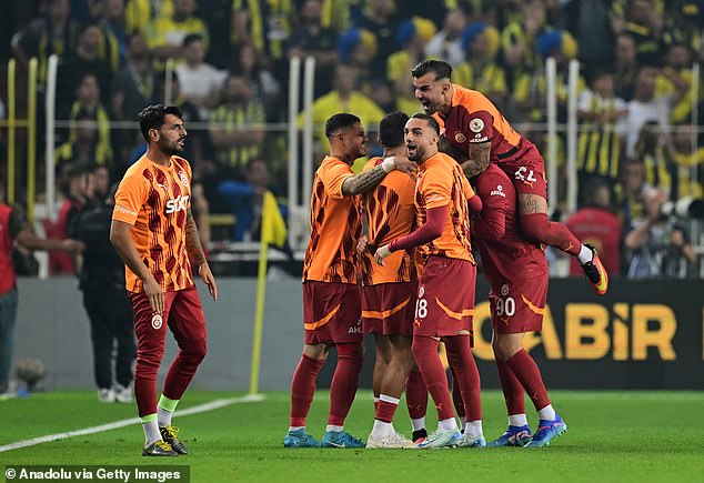 Galatasaray je osigurao veliku pobjedu od 3-1 u Super Ligi nad Mourinhovim Fenerbahceom