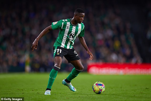 Dvojica Paquetinih rođaka navodno su priznala da su plaćala drugom brazilskom igraču Luizu Henriqueu dok je bio u Real Betisu, ali poriču da su bili povezani sa sportskim klađenjem