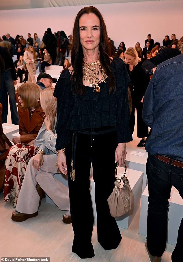 Juliette, 51, accessorised her look with a dramatic dangly gold necklace and grey leather handbag