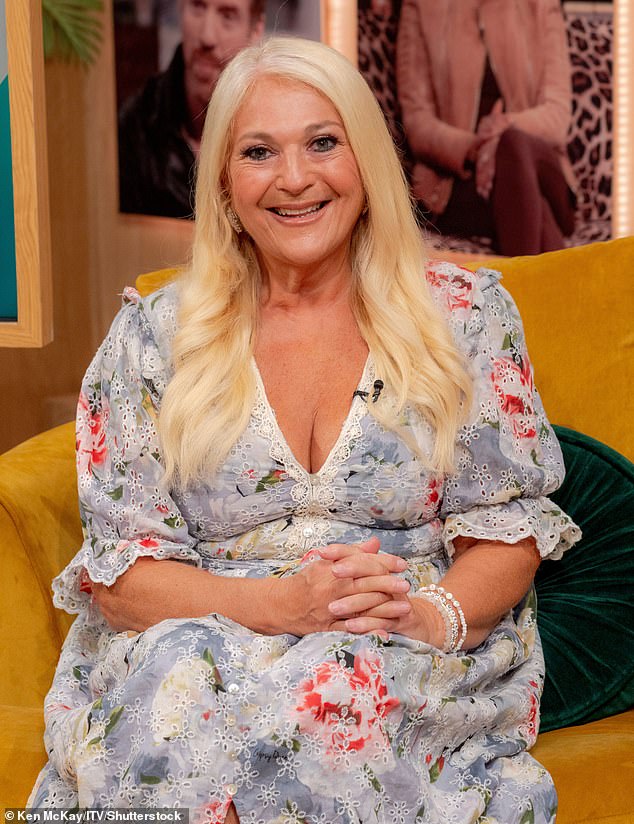 U međuvremenu Vanessa Feltz, koja redovito glumi u emisiji This Morning, rekla je o novoj emisiji u razgovoru za The Sun: 'Iznenađena sam, ali oduševljena, i nadam se da je to sjajna zabava, i nadam se da će u njoj postići što god želi'