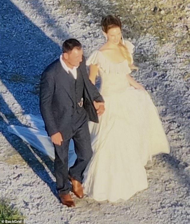 Pjevačica (39) udala se u četvrtak za 49-godišnjeg vodiča aligatora uz vodu u Des Allemandesu u Louisiani, samo mjesec dana nakon što je par izašao u javnost sa svojom romansom