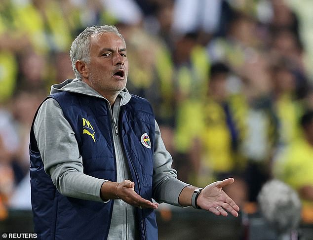 Jose Mourinho uzvratio je udarac svojim kritičarima nakon njegovog nestabilnog početka života u Fenerbahceu