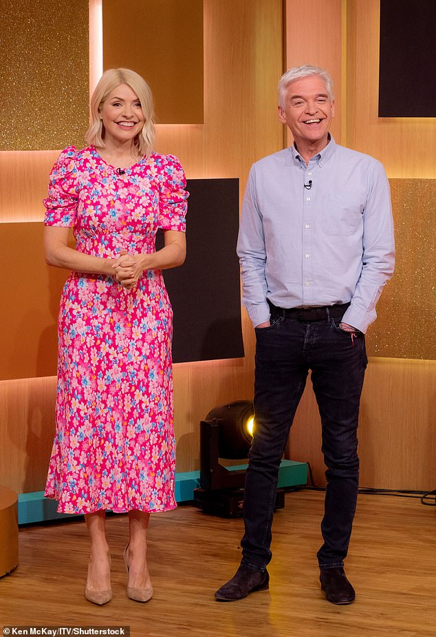 Schofieldovo priznanje da je uživao u romansi uslijedilo je tri godine nakon što je objavio da je gay uživo u emisiji This Morning, s Holly Willoughby s ove strane