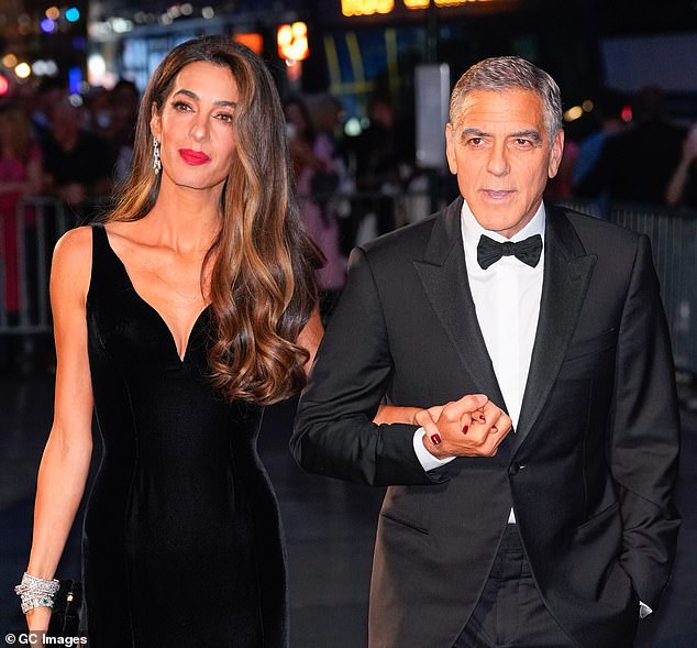 Clooney i supruga Amal odgajaju svoje sedmogodišnje blizance Ellu i Alexandera u prostranoj kući Fryman Canyon