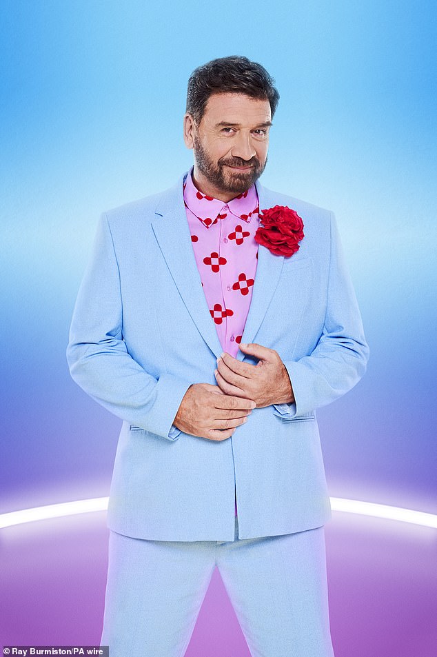 Bivša zvijezda Emmerdalea Gemma Oaten ustvrdila je da ju je Nick Knowles 'okrutno' ostavio 'kao tonu cigli' nakon što je njihova kratka veza postala javna i od tada ju je 'progonila'