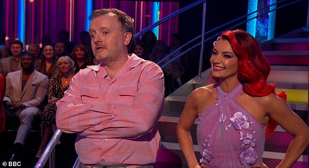 Zvijezda serije Strictly Come Dancing Chris McCausland ostavio je i publiku i gledatelje u šavovima dok je divljački iskopavao Craiga Revela Horwooda