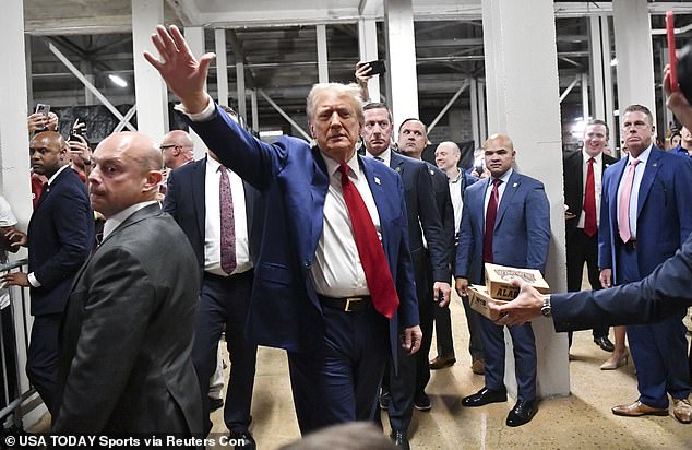 Aktualni republikanski kandidat za predsjednika Donald J. Trump posjećuje stadion Bryant-Denny