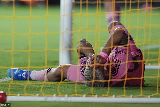 Luis Suarez propustio je veličanstvenu priliku iz blizine u zadnjim trenucima utakmice