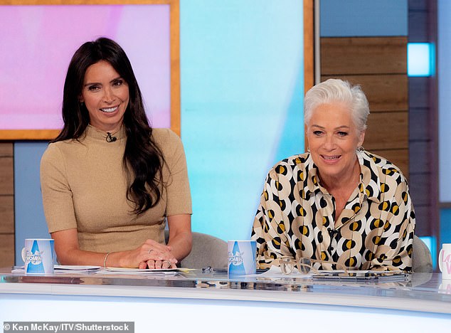 ITV panel emisija prvi put je emitirana 6. rujna 1999., a kako bi proslavile 25. godinu, zvijezde, uključujući Denise Welch, Kelly Holmes i Christine Lampard, odjenule su svoje najglamuroznije srebrne kombinacije za grupnu fotografiju