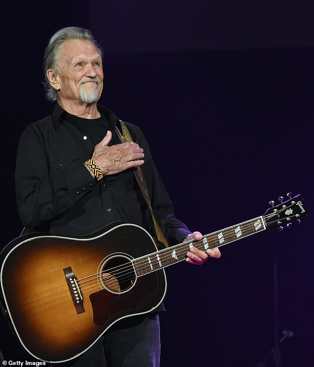 Kris Kristofferson, uspješni pjevač i tekstopisac koji je glumio u filmu Zvijezda je rođena, preminuo je u 88.