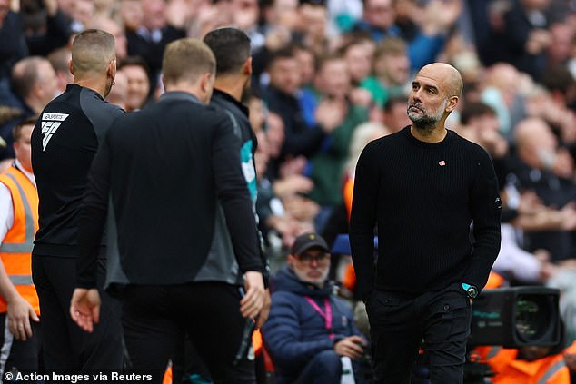 Očekuje se da će šef Cityja Pep Guardiola (desno) ući u siječanjski prijelazni rok