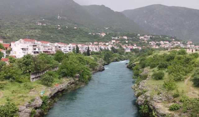 AKCIJA POTRAGE U MOSTARU Mladić skočio u Neretvu