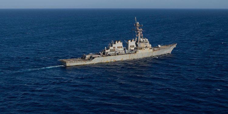 Američki ratni brodovi napadnuti su u Crvenom moru zbog nadolazećih projektila. dronovi oboreni