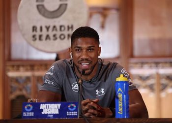 Anthony Joshua objašnjava snimke LUDE rutine istezanja dok se teškaš priprema za borbu za naslov svjetskog prvaka s Danielom Duboisom