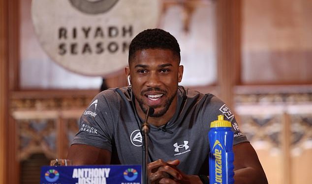 Anthony Joshua objašnjava snimke LUDE rutine istezanja dok se teškaš priprema za borbu za naslov svjetskog prvaka s Danielom Duboisom