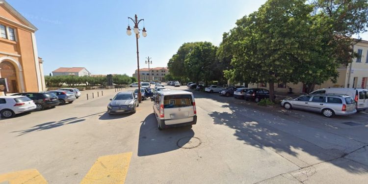 Pijani osuđeni ubojica Roko Kotlar u Zadru napao kamermana RTL-a: "Bagro novinarska!"