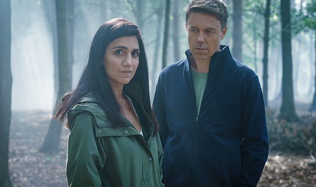 As Amy Nuttall ditches her wedding ring, the actress her husband Andrew Buchan was accused of having an affair with gushes about her happy life with husband and daughter