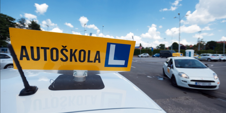 Auto Klub – Bivša instruktorica vožnje otkrila koji dan nikada ne biste trebali polagati vozački ispit, evo i zašto
