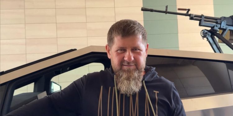 Auto Klub – Čečenski vođa Ramzan Kadirov: ‘Elon Musk je daljinski onesposobio moj Tesla Cybertruck, ne mogu nikuda!’