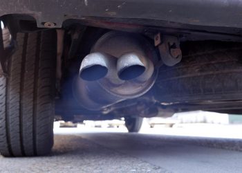 Auto Klub – Italija poručuje EU: ‘Ideološka vizija vam je već propala, a zbog zabrane motora na izgaranje propast će industrija’