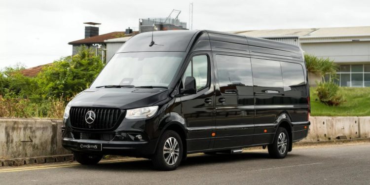 Auto Klub – Izgleda kao neugledan kombi, no postoji dobar razlog zašto ovaj Mercedes Sprinter košta poput Ferrarija