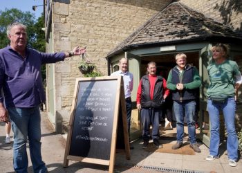 Auto Klub – Jeremy Clarkson: Kako je legendarni Britanac skupe automobile odlučio zamijeniti blatom i traktorima