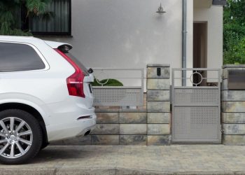 Auto Klub – Kako zaštititi auto od krađe? Pogledajte genijalan izum koji je nasmijao i kradljivce