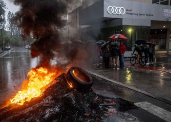 Auto Klub – Kaos u Audijevoj tvornici: Radnici oteli ključeve 200 novih auta dok im ne kažu zatvaraju li pogon. Audi zaprijetio policijom