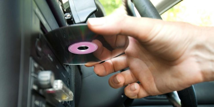 Auto Klub – Kraj jedne ere: Legendarni CD playeri su nestali iz novih automobila i posljednji proizvođač odustao