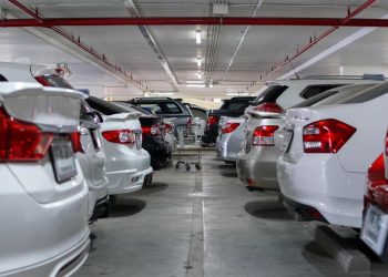 Auto Klub – Krenuo novi trend među vozačima: Što znači ako vam netko ostavi knjigu na krovu automobila?