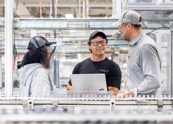 Auto Klub – Masovna bolovanja: Šefovi Tesle posjećuju zaposlenike i provjeravaju jesu li zaista bolesni