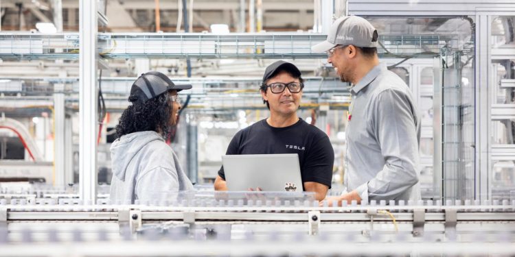 Auto Klub – Masovna bolovanja: Šefovi Tesle posjećuju zaposlenike i provjeravaju jesu li zaista bolesni