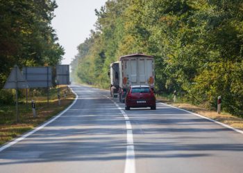 Auto Klub – Na cestama se pojavili neobični stupići s reflektirajućim svjetlom, otkriveno čemu služe
