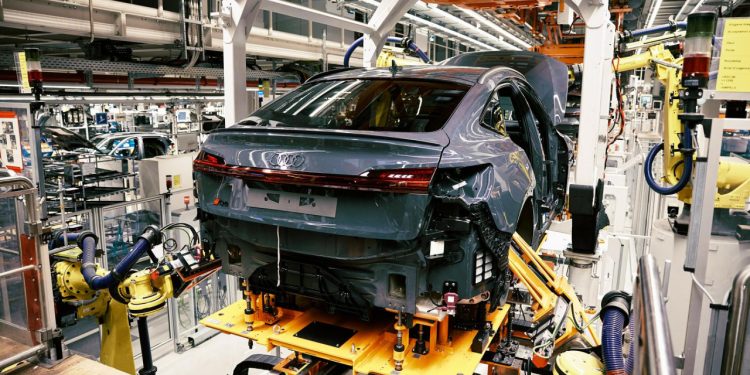 Auto Klub – Ni Kinezi se ne razbacuju s novcem: Zašto bismo si priuštili tvornicu koju si ni Audi ne može?