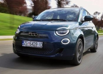 Auto Klub – Ni u Stellantisu ne ‘cvjetaju ruže’: Fiat je zaustavio proizvodnju električnog Fiata 500e jer nema kupaca