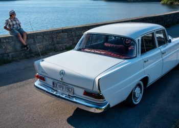 Auto Klub – Nikola iz Lokava je 10 godina obnavljao Mercedes 200 D ‘Repaš’: Posjetili smo ga u Gorskom kotaru
