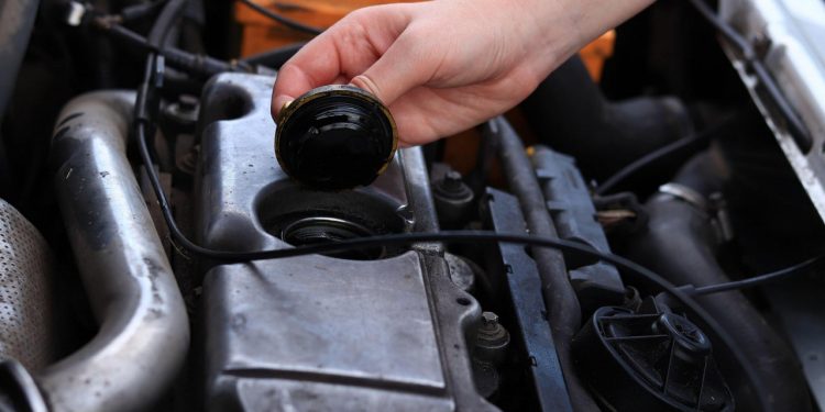 Auto Klub – Obratite pažnju: Ovaj znak na motoru auta je zabrinjavajuć i upućuje na skupi kvar