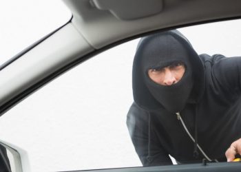 Auto Klub – Ovo je najgori lopov ikada: Provalio u auto pa ostao zarobljen u kabini, vlasnik nije imao milosti…