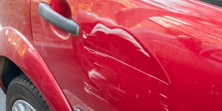 Auto Klub – Pogledajte video: Kako izravnati udubljenje na limu automobila s pomoću ove erotske igračke