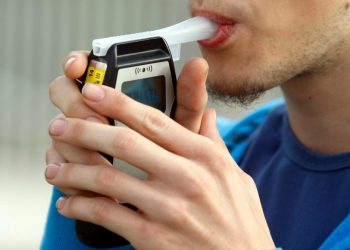 Auto Klub – Prvi pijanac za volanom: Prije 127 godina uhićen vozač pod utjecajem alkohola, zabio se u zgradu