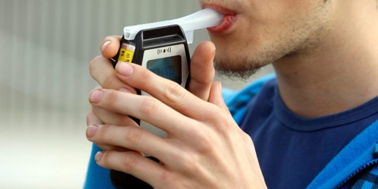 Auto Klub – Prvi pijanac za volanom: Prije 127 godina uhićen vozač pod utjecajem alkohola, zabio se u zgradu