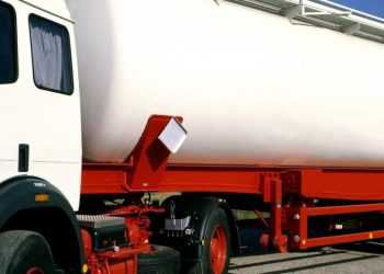 Auto Klub – Razbijen mit: Evo zašto ne možete točiti gorivo u auto dok je uključena cisterna na benzinskoj postaji