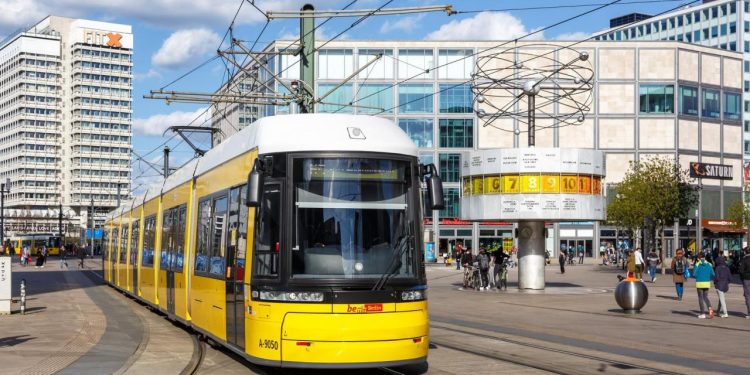 Auto Klub – Skupa i neučinkovita mjera: Nijemci razočarani učinkom karte od devet eura za javni prijevoz