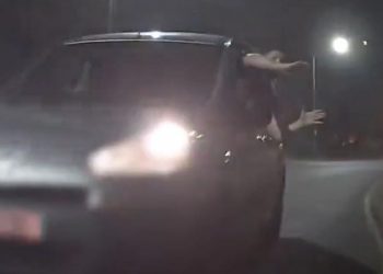 Auto Klub – Snimila ga kamera: Luđak u Peugeotu namjerno gurnuo biciklistu koji se vozio na posao