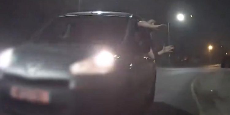 Auto Klub – Snimila ga kamera: Luđak u Peugeotu namjerno gurnuo biciklistu koji se vozio na posao