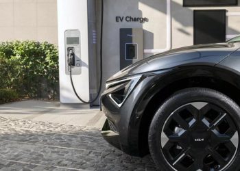 Auto Klub – Test kojeg smo čekali: Koliko kilometara električni auti mogu prijeći brzinom od 130 km/h?